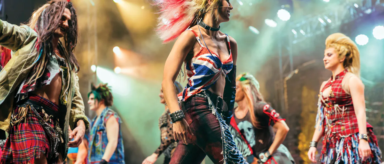 Fans von Bohemian Rhapsody, Radio Gaga und Under Pressure können hier das Queen-Musical „We will rock you“ erleben