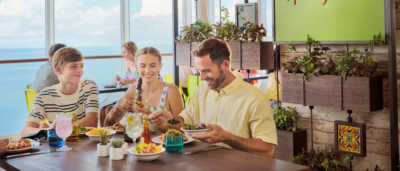 Genießen Sie in diesem ungezwungenen mexikanischen Restaurant unglaublich leckere Tacos, Burritos und vieles mehr.