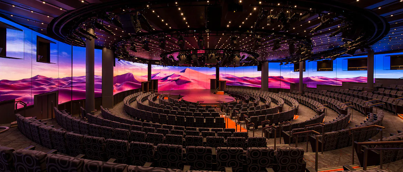Das Theater mit 270 Grad umlaufendem LED-Bildschirm