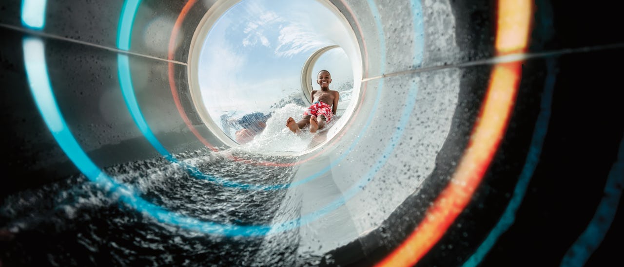 Machen Sie eine Fahrt in der Wasserrutsche „Perfekter Sturm“!