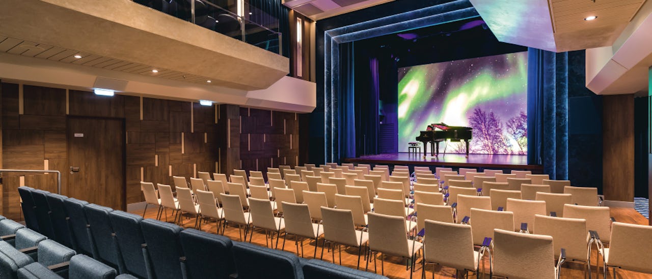 Die Schaubühne ist ein modernes Theater mit Technik für Zauberei, Schauspiel und Live-Konzerte