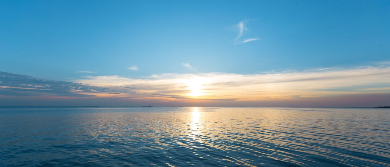 Erleben Sie in den Panoramaaufzügen kilometerlange Ausblicke über Land oder Meer.