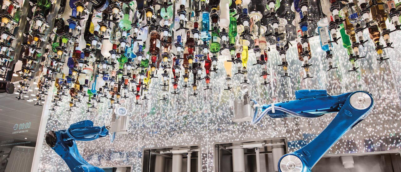 Ihre Getränke werden in der Bionic Bar von einem Roboter gemixt