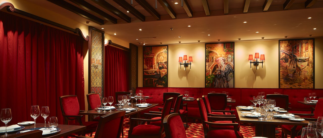 Von den internationalen Küchenchefs Bruno Barbieri, Hélène Darroze und Ángel León gestaltete Menüs im Restaurant Casanova