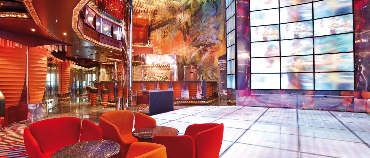 Feiern Sie in unserem Nachtclub bis in die frühen Stunden.