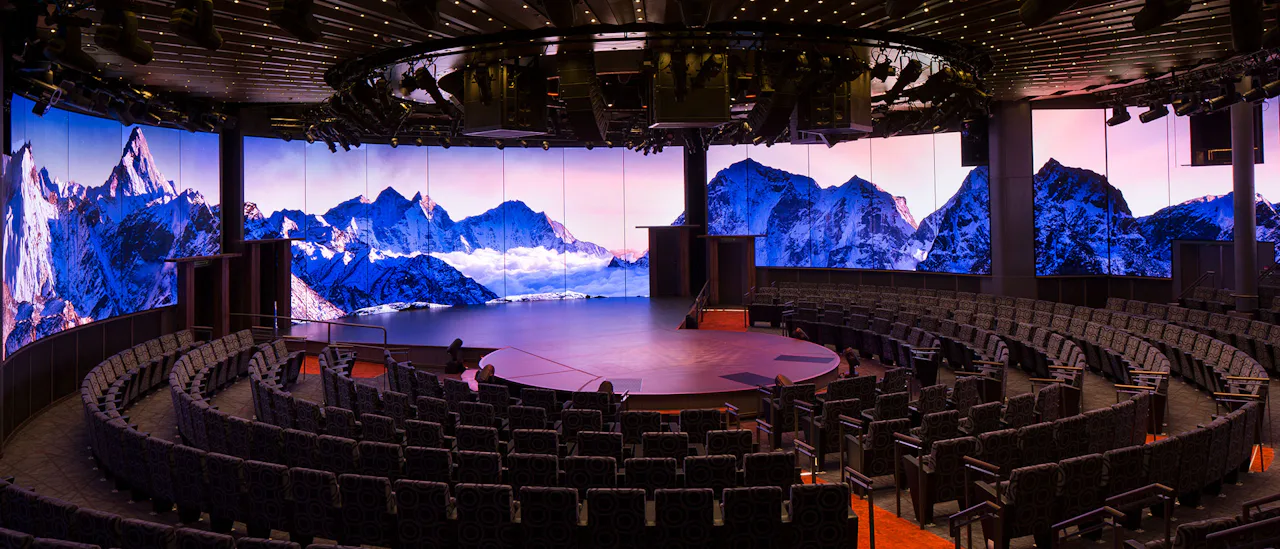 Das Theater mit einem 270-Grad-Surround-LED-Bildschirm.