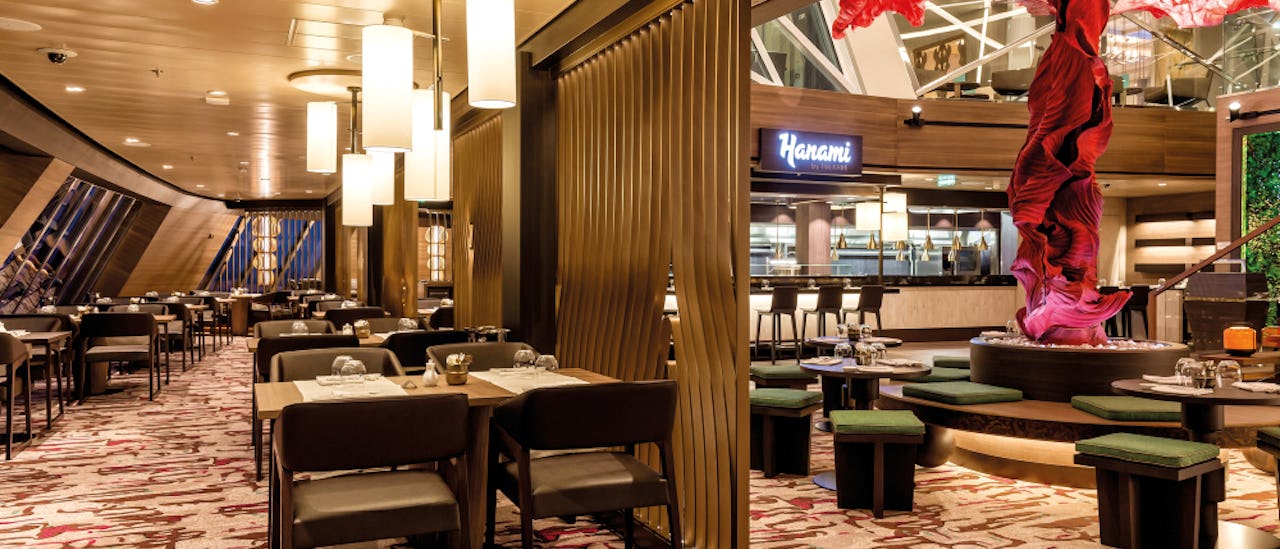 Erleben Sie eine atemberaubende Aussicht, erstklassige Gastronomie und professionellen Service im Spezialitätenrestaurant Hanami - By Tim Raue