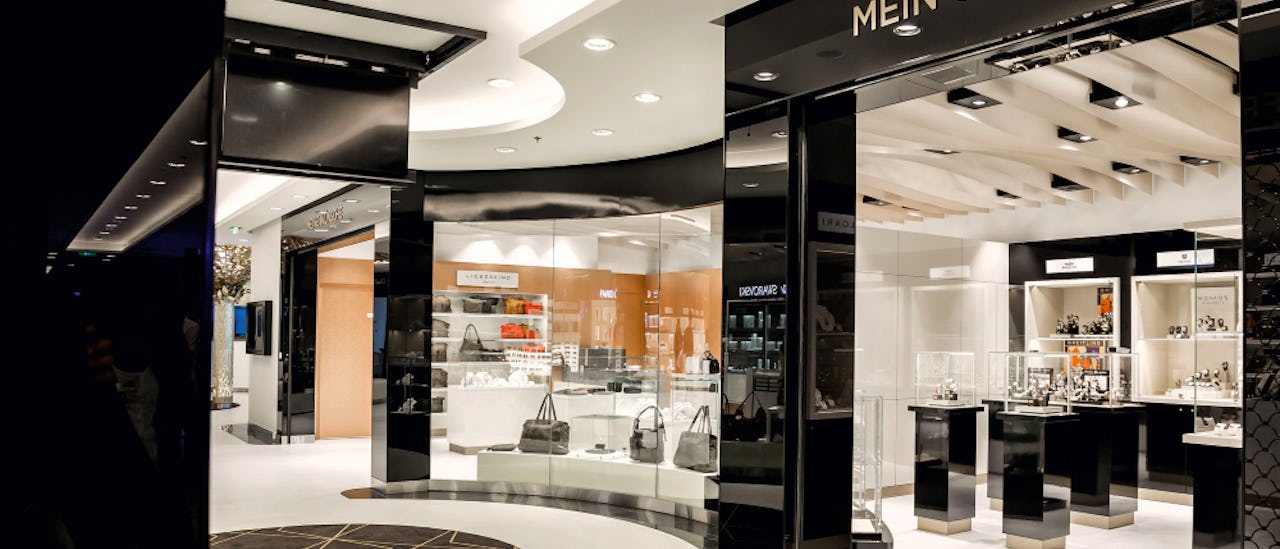 Genießen Sie Mode, Parfüm, Accessoires und vieles mehr in den Geschäften an Bord