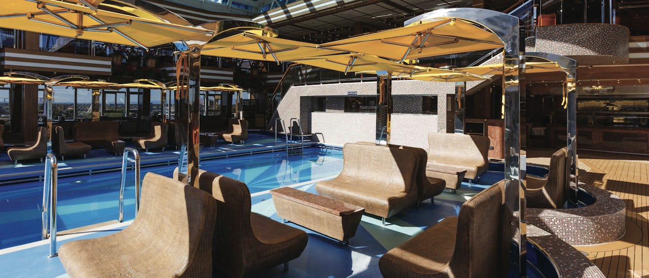 Entspannen Sie am Pool.