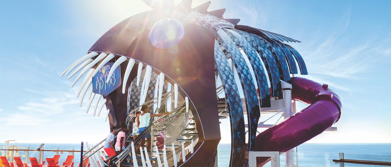 Die 10-stöckige Rutsche The Ultimate Abyss