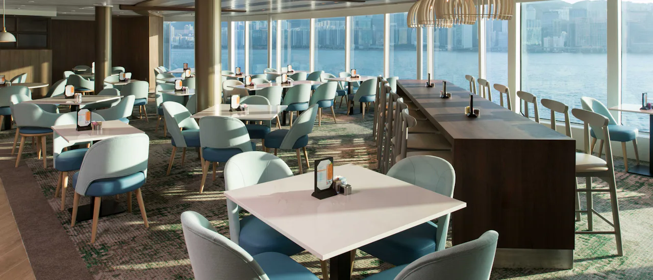 Genießen Sie eine Welt der Aromen im vom Marktplatz inspirierten Oceanview Café