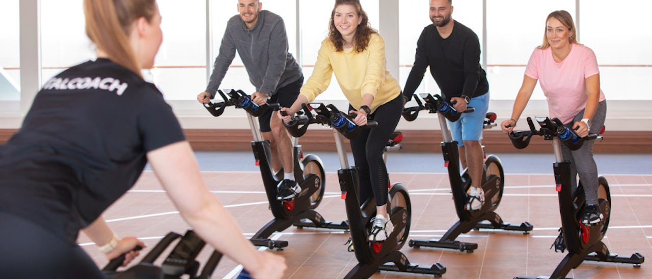 Die Cycling-Kurse finden im Cycling-Raum oder in der Arena statt