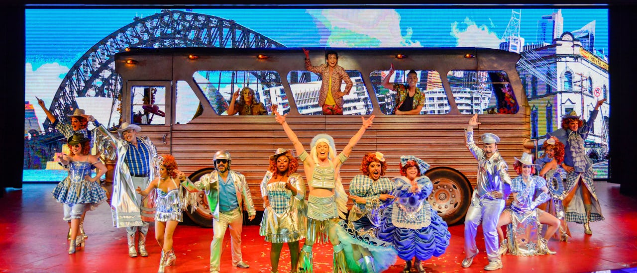 Genießen Sie eine 90-minütige Aufführung des Musicals Priscilla - Die Königin der Wüste.