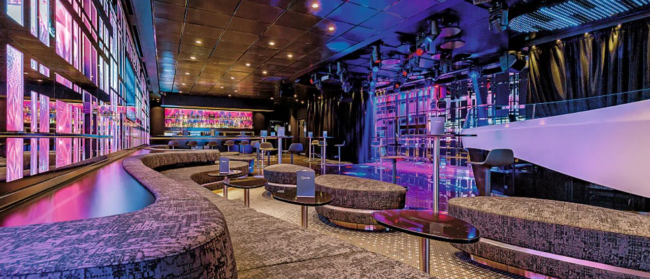 Für eine durchtanzte Nacht geht es in die Abtanz Bar mit ihrer großzügigen Tanzfläche!