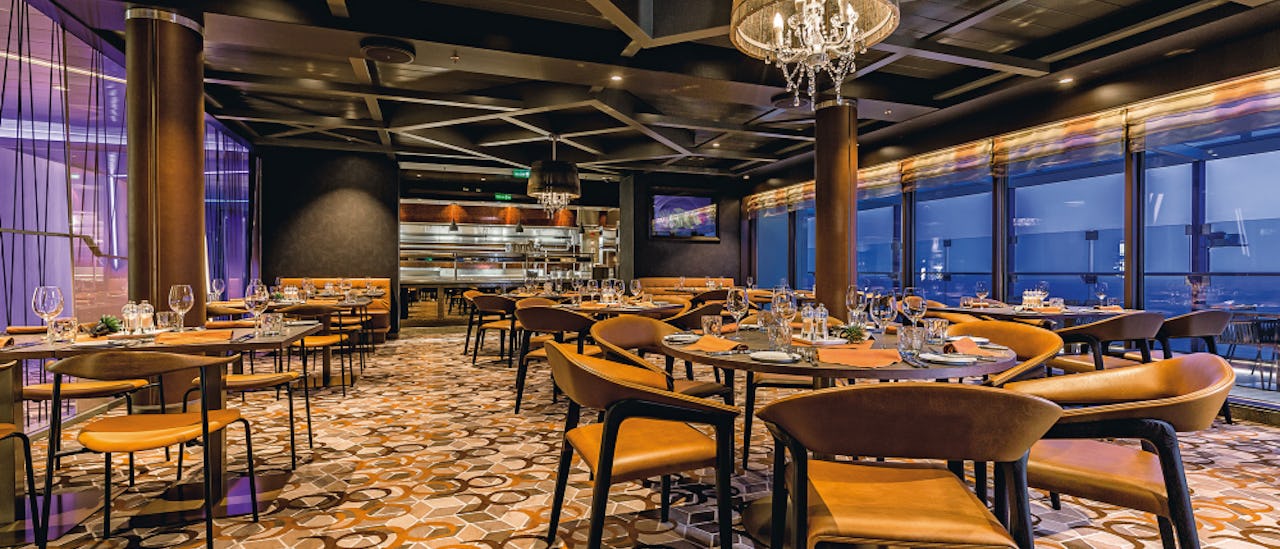 Genießen Sie im Surf & Turf - Steakhouse schmackhafte Grillspezialitäten von Land und Meer à la carte