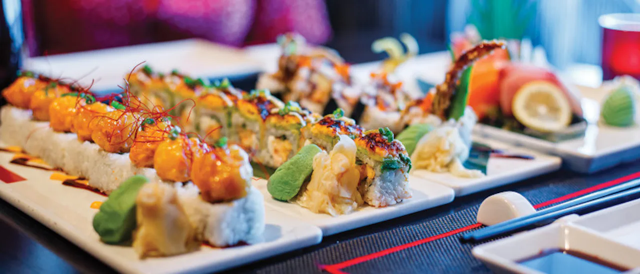 Izumi bietet ein exotisches asiatisches kulinarisches Erlebnis mit köstlichen Sushirollen, frischem Sashimi und Nigiri