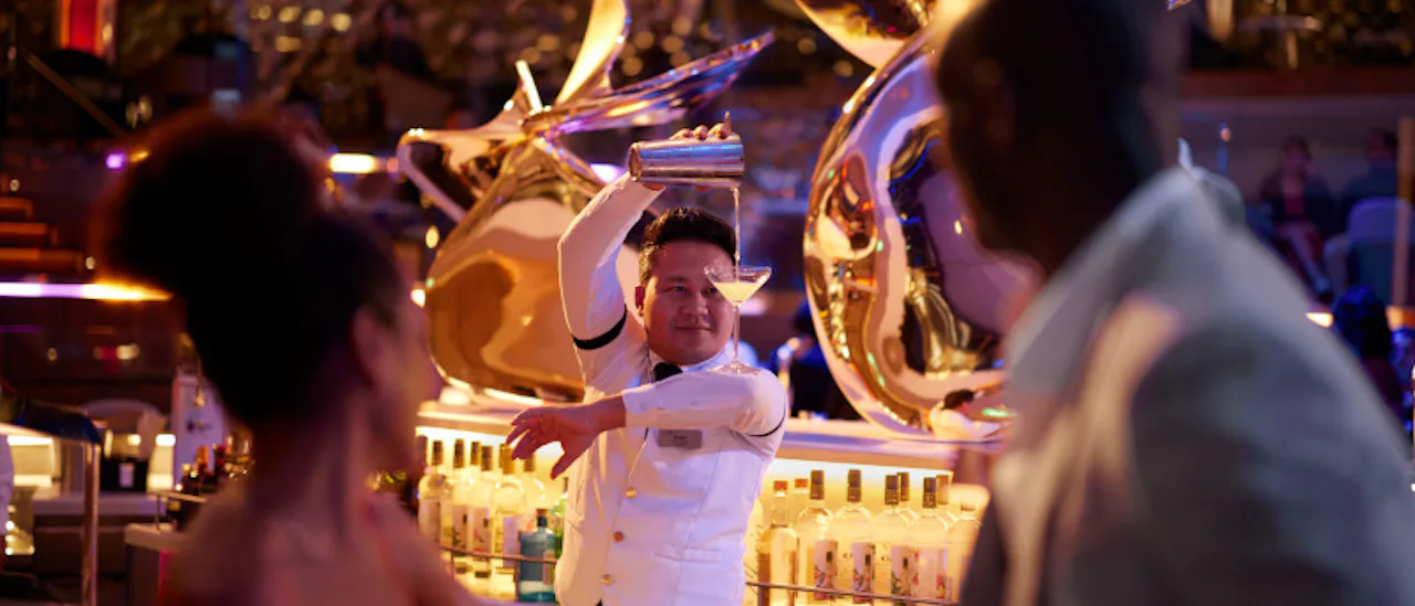 Genießen Sie einen Cocktail in der Martini Bar!