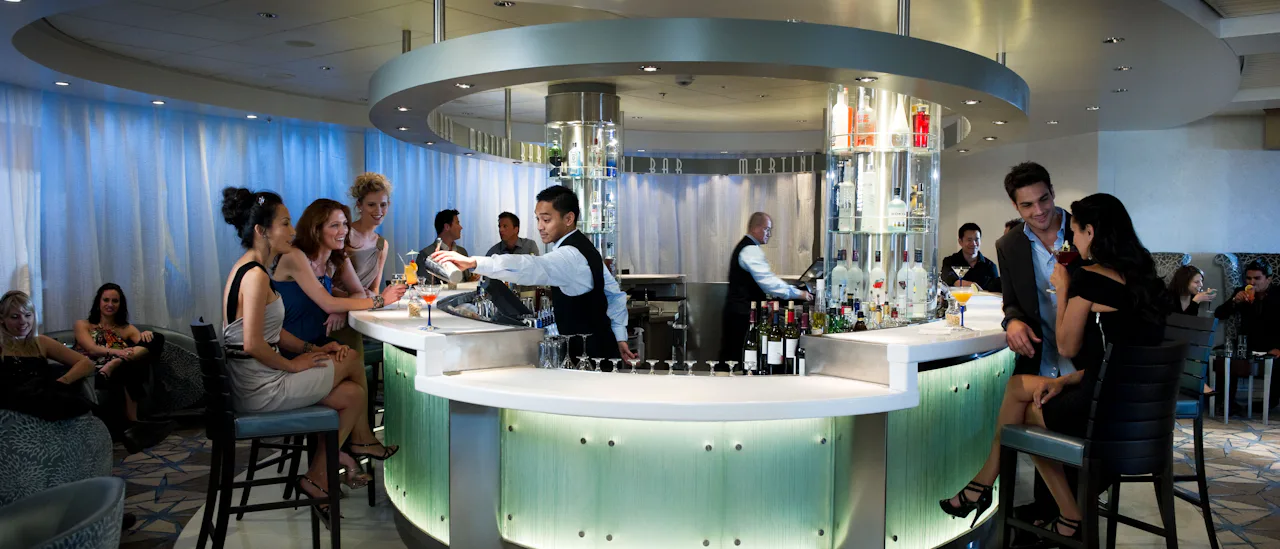 In der Martini-Bar servieren Barkeeper aufregende Variationen der klassischsten Getränke.