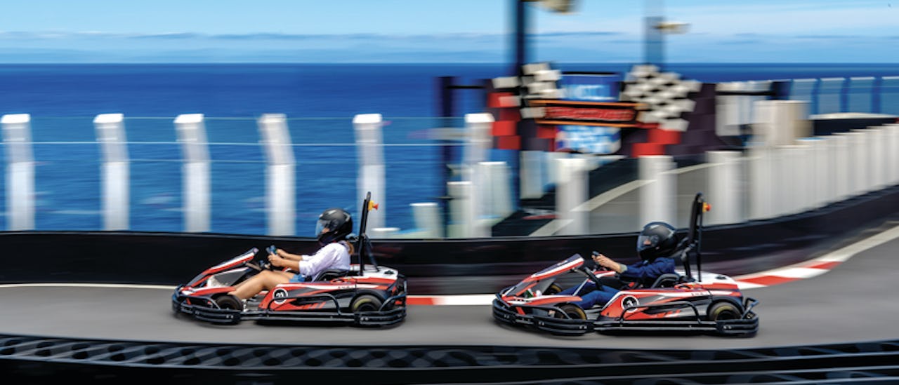 Fahren Sie mit dem Go-Kart!