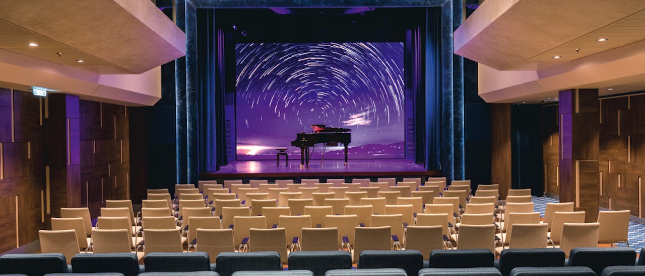 Die Schaubühne ist die neueste Theatersensation. Modernste Technik bietet viel Platz für Zauberei, Schauspiel und Live-Konzerte