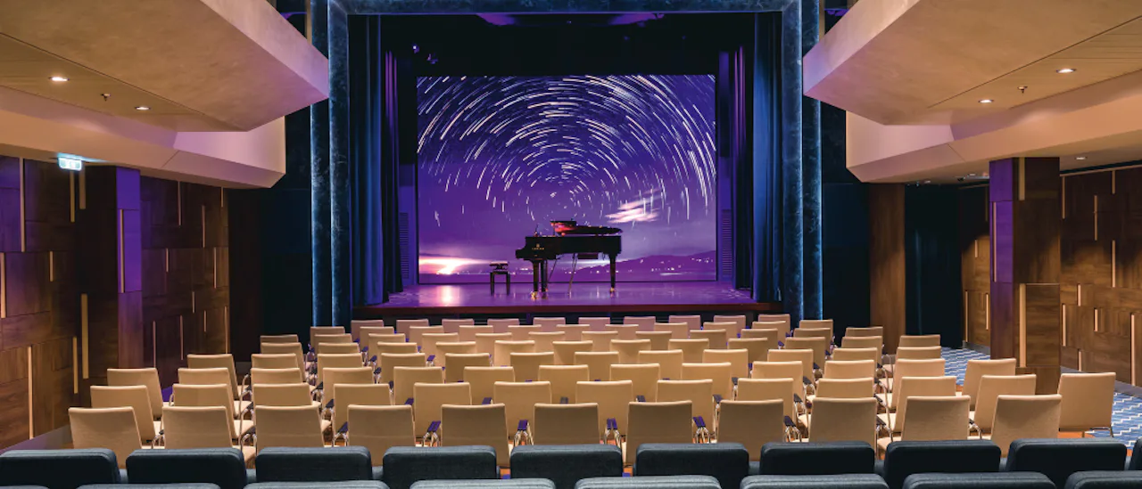 Die Schaubühne ist die neueste Theatersensation. Modernste Technik bietet viel Platz für Zauberei, Schauspiel und Live-Konzerte