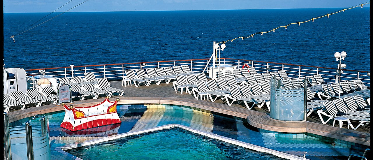 Entspannen Sie sich am Achterpool