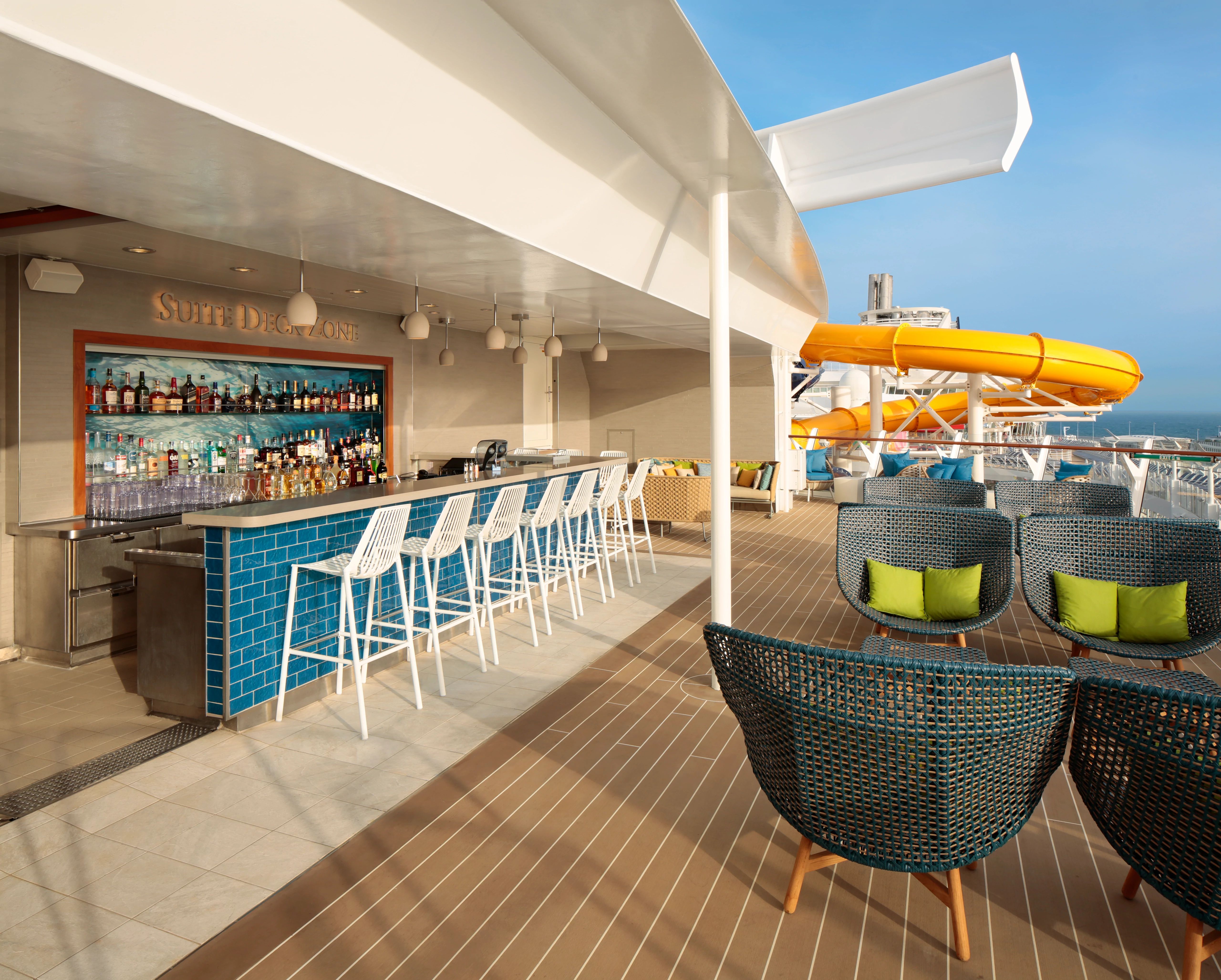 Das „Suite Class Neighborhood“ ist ein exklusiver VIP-Unterkunftsbereich mit eigenem Restaurant, Bar-Lounge und Sonnendeck.
