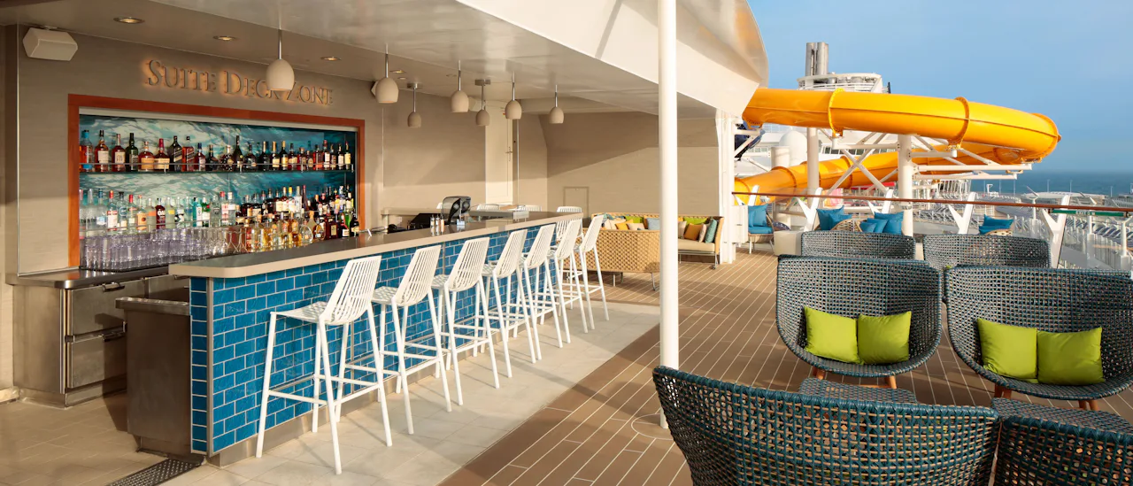 Das „Suite Class Neighborhood“ ist ein exklusiver VIP-Unterkunftsbereich mit eigenem Restaurant, Bar-Lounge und Sonnendeck.
