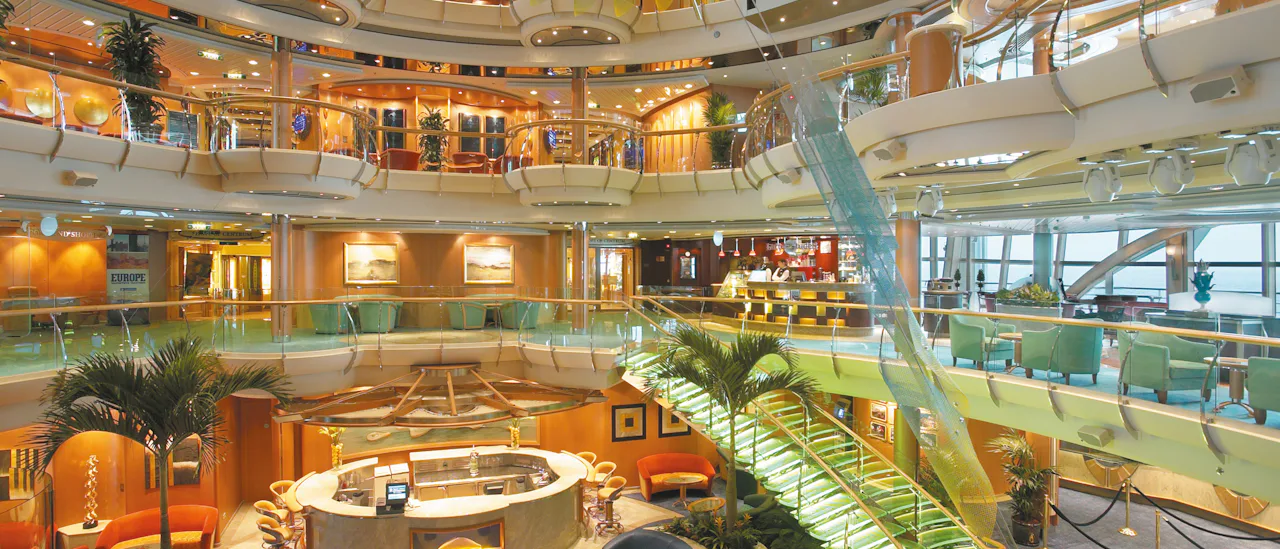 Das Atrium – das Herzstück des Schiffes