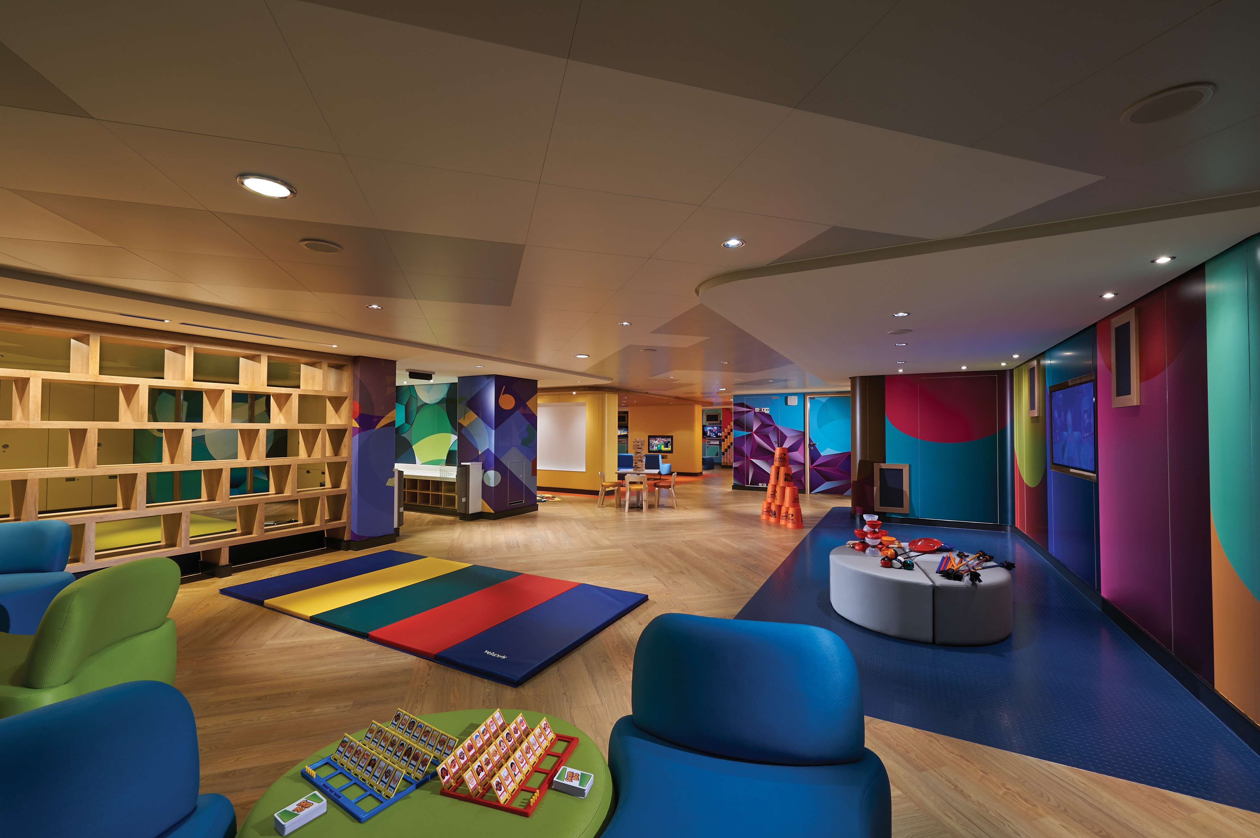 In der Splash Academy erleben Ihre Kinder jede Menge Spaß bei kreativen Spielen, Sport und vielem mehr!