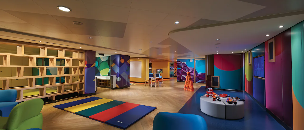 In der Splash Academy erleben Ihre Kinder jede Menge Spaß bei kreativen Spielen, Sport und vielem mehr!