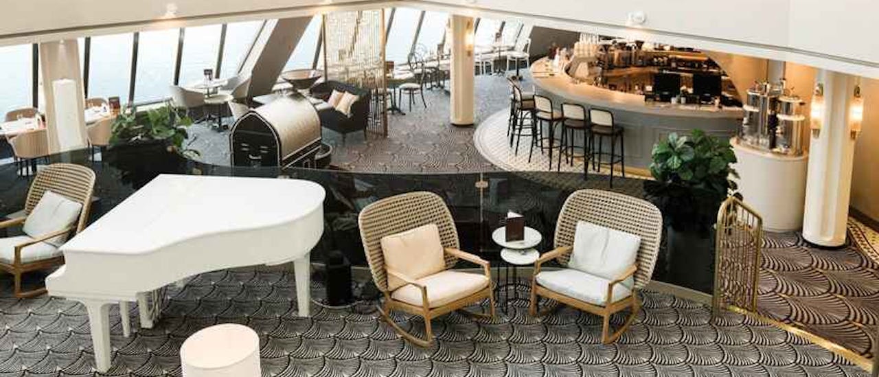 In der Café-Lounge verwöhnt Sie der Barista den ganzen Tag mit eigens zubereiteten Kaffeespezialitäten