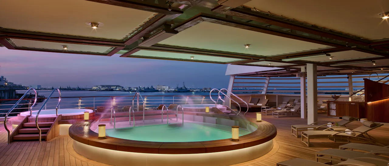 Setzen Sie sich in den Whirpool